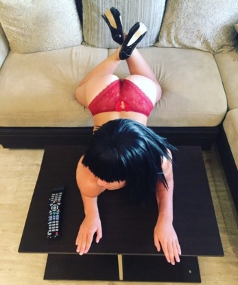 Живу в Москве, и это место наполнено возможностями для наслаждения. Мое эскорт-агентство предлагает широкий спектр услуг, от умных разговоров и приятных компаньонских встреч до горячих и страстных интимных встреч. У меня есть множество фото, чтобы ты смог увидеть, насколько я привлекательна. Прочитай отзывы о моей работе, чтобы узнать больше о моих эмоциональных и профессиональных возможностях. Я гарантирую, что со мной ты будешь наслаждаться моментом и получишь незабываемые впечатления. 😘 11922, 23 года